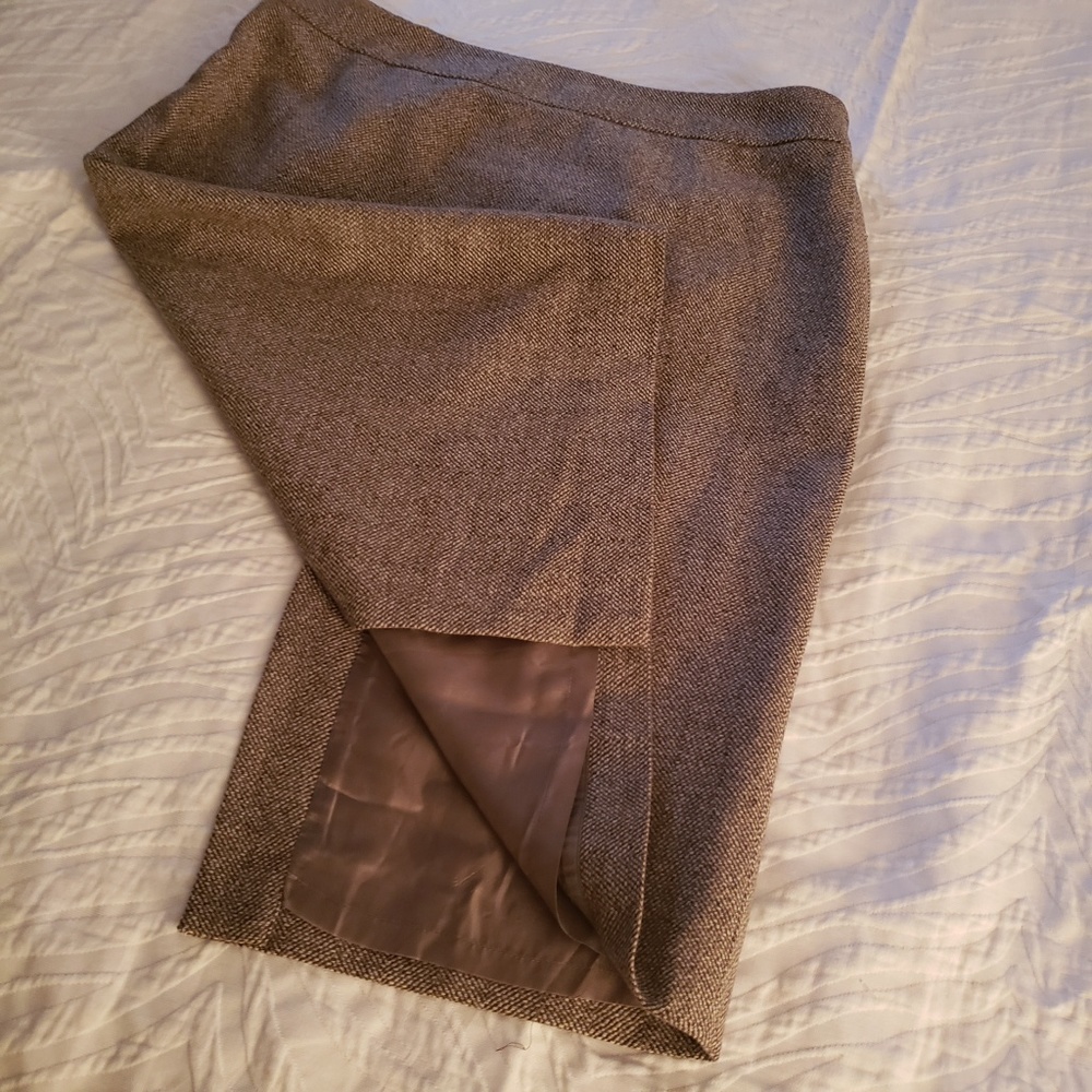 Ann Taylor Brown and White tweed skirt.